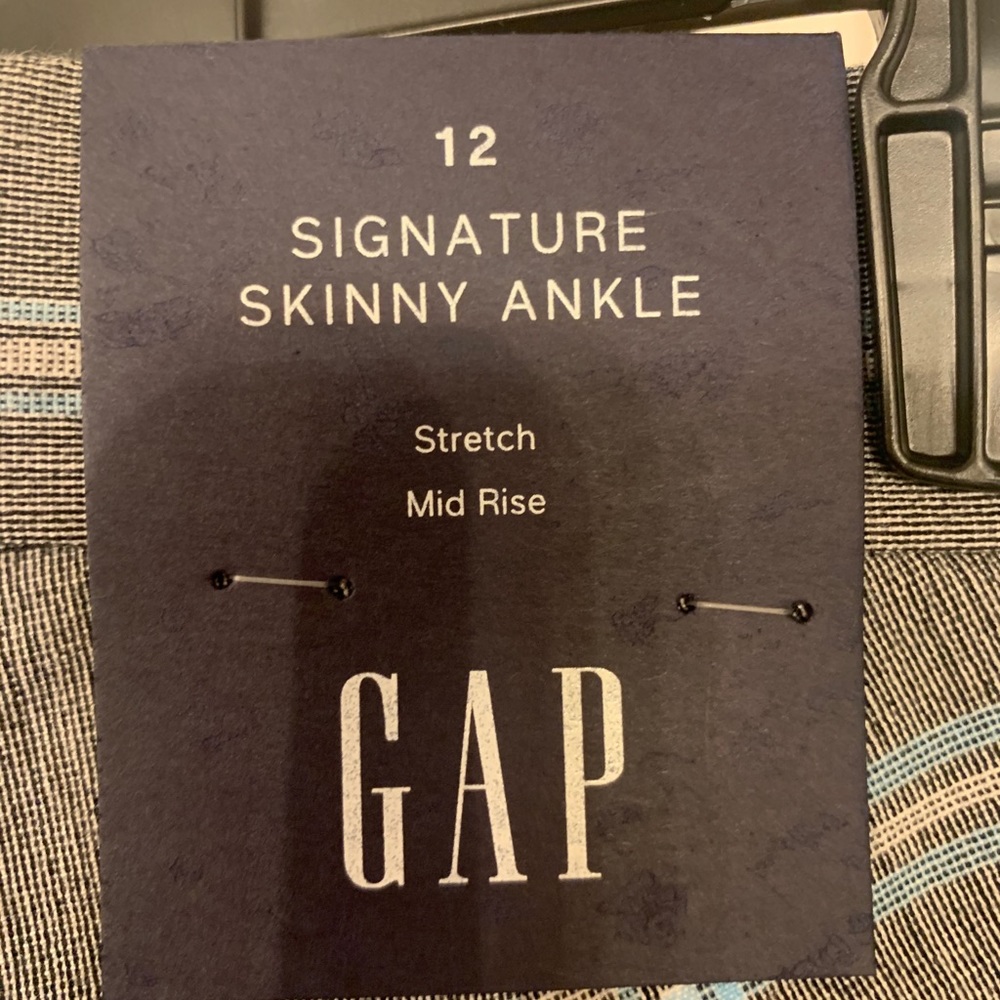 Gap ankle pants skinny. Cute plaid pattern.
